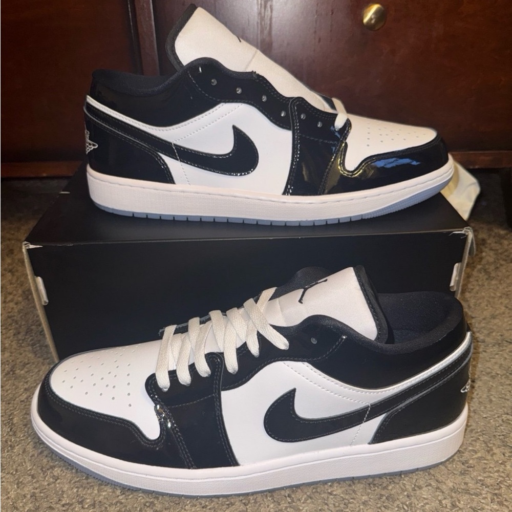 Nike Jordan 1 low patten leather black and White Sneakers size 12 men’s